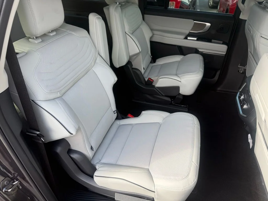 New 2026 Dark Matter Gray Metallic Ford MAX Platinum® image 64