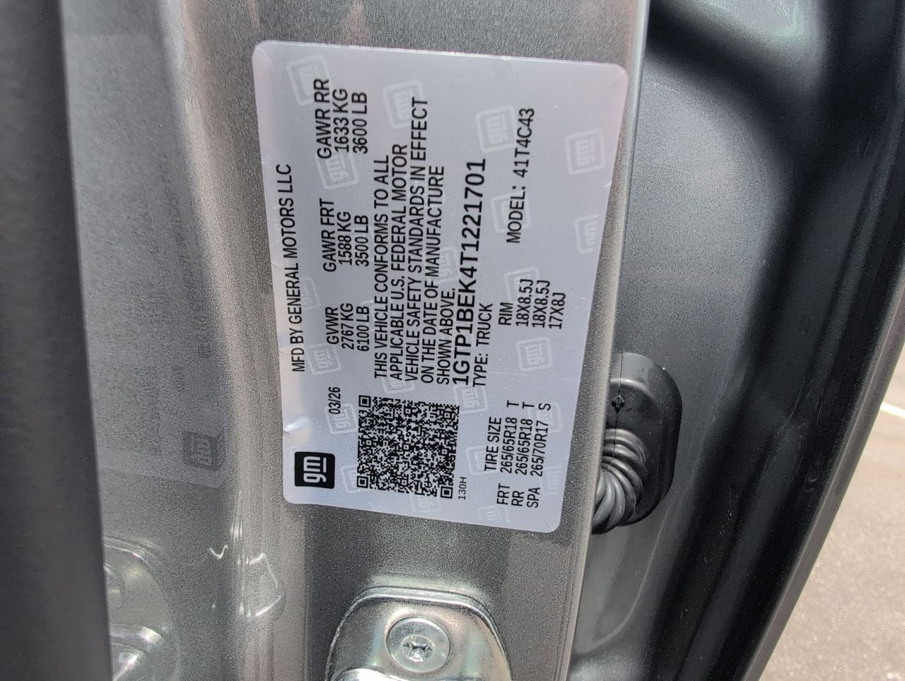 New 2026 Sterling Metallic GMC Elevation image 32