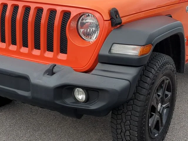 Used 2020 Orange Jeep Sport S image 9