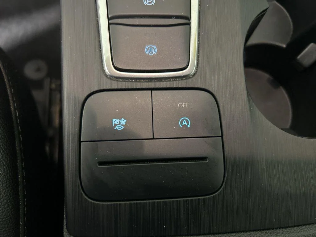 Used 2022 Oxford White Ford SEL image 26