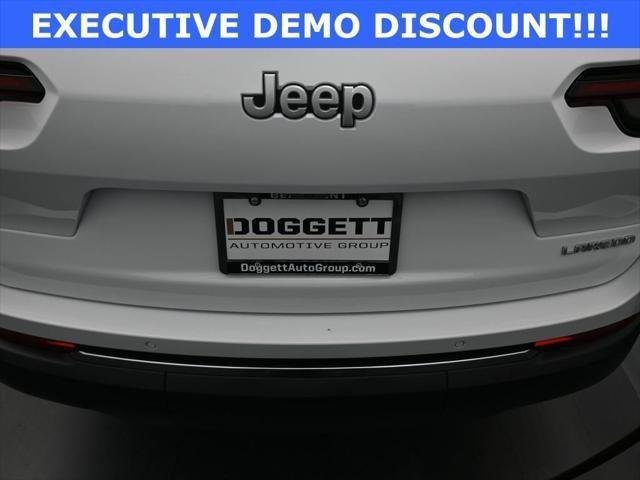 New 2026 Bright White Clear-Coat Exterior Paint Jeep Laredo X image 14