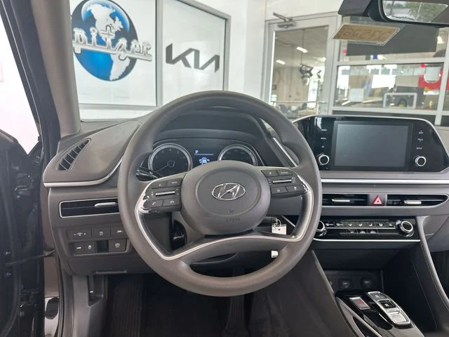 Used 2023 Black Hyundai SE image 13