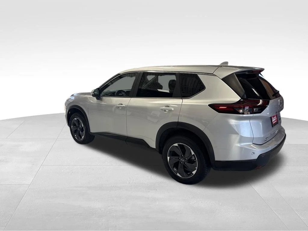 Used 2024 Silver Nissan SV image 4