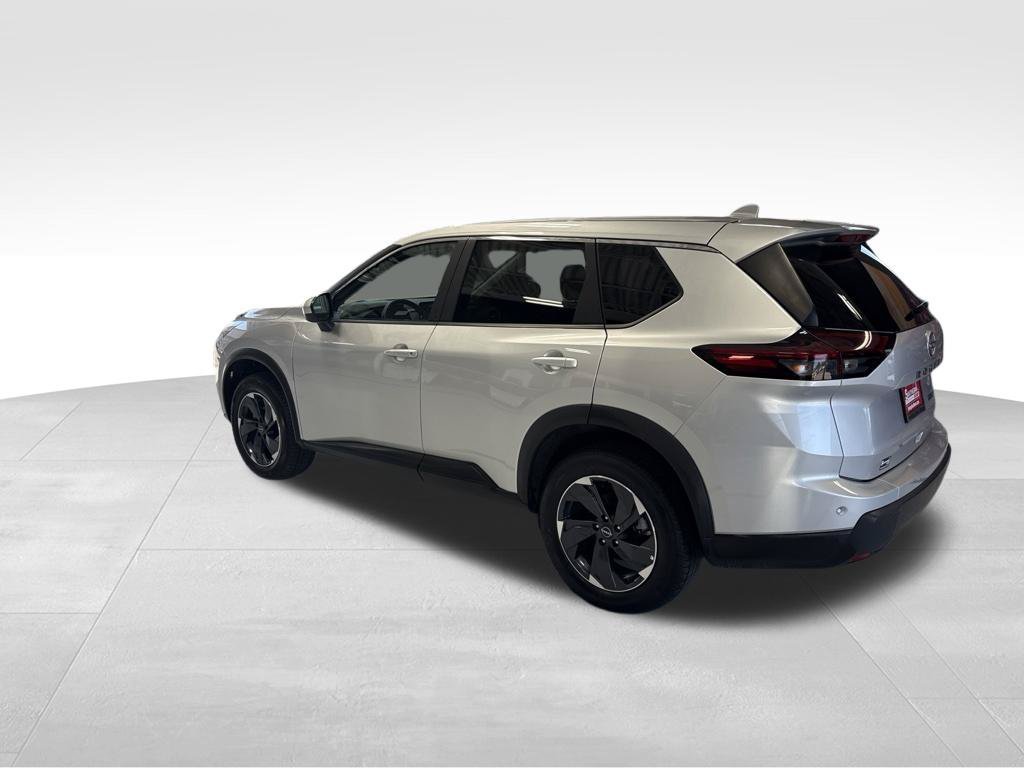 Used 2024 Silver Nissan SV image 4