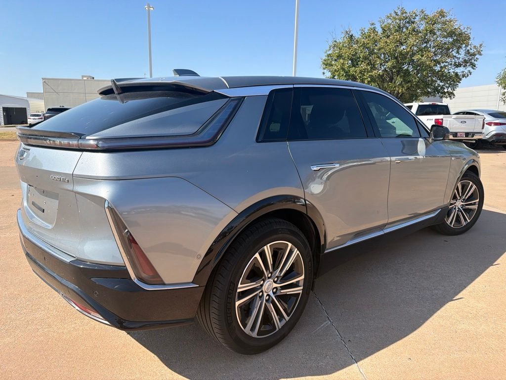 Used 2024 Silver Cadillac Luxury image 3
