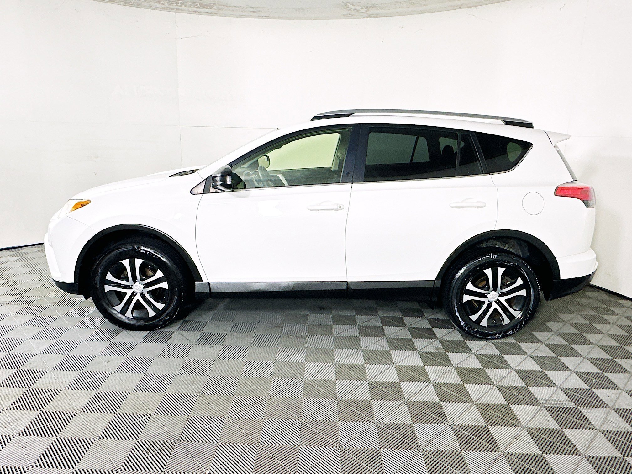 2017 Toyota RAV4 thumbnail 8