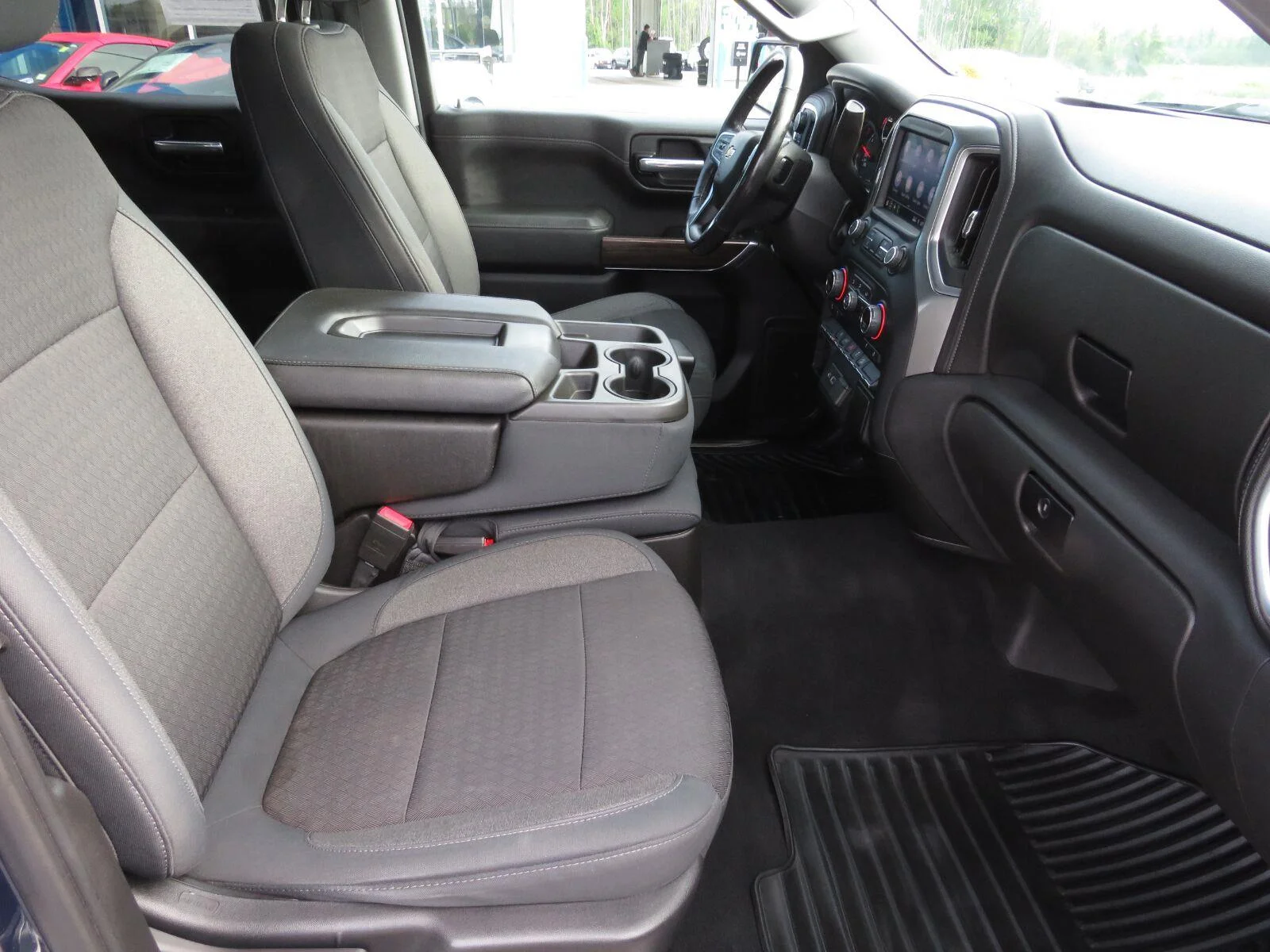 Used 2019  CHEVROLET TRUCK  image 18