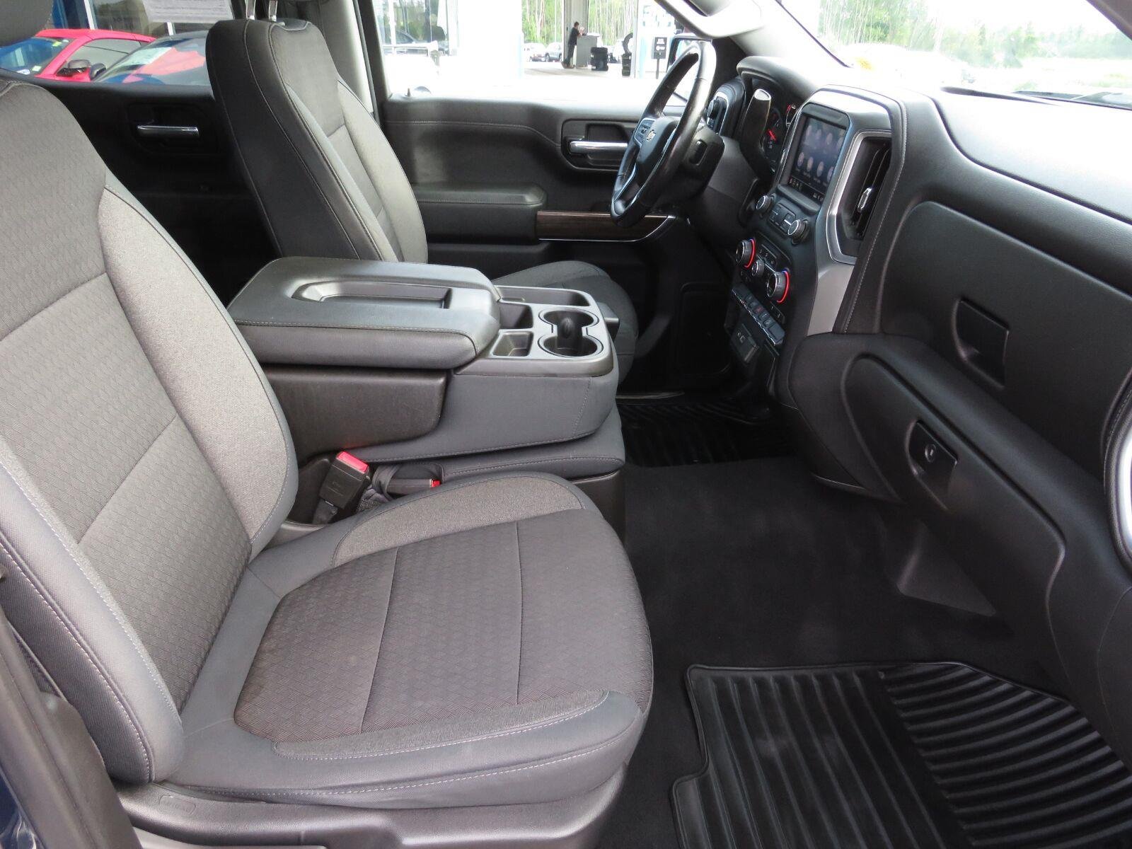 Used 2019  CHEVROLET TRUCK  image 18