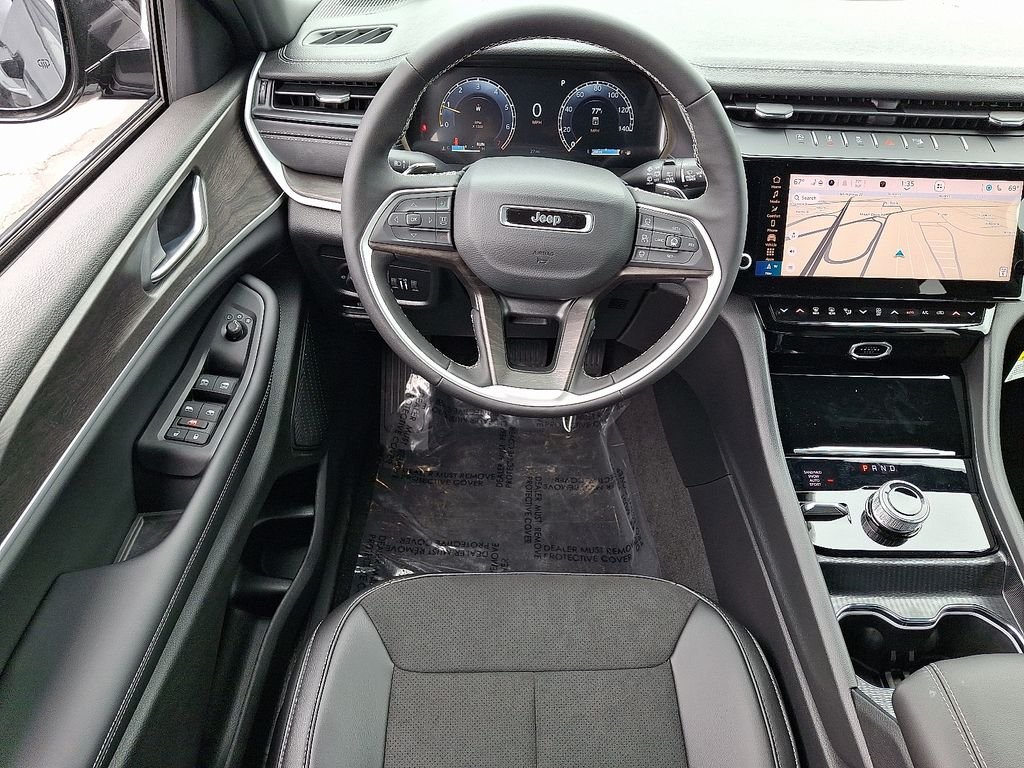 New 2026 Diamond Black Crystal Pearlcoat Jeep Altitude image 9