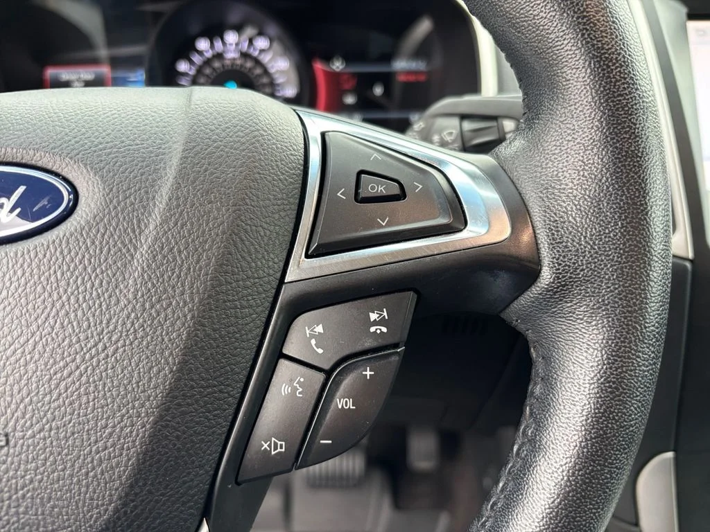 Used 2020 Red Ford SEL image 27