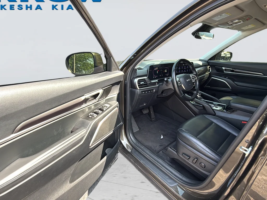 Certified Used 2025 Green Kia S image 32