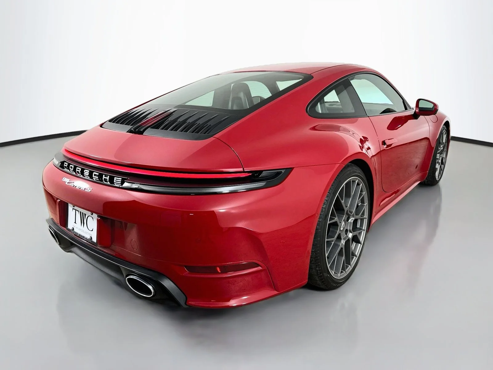 Used 2025 Red Porsche  image 5