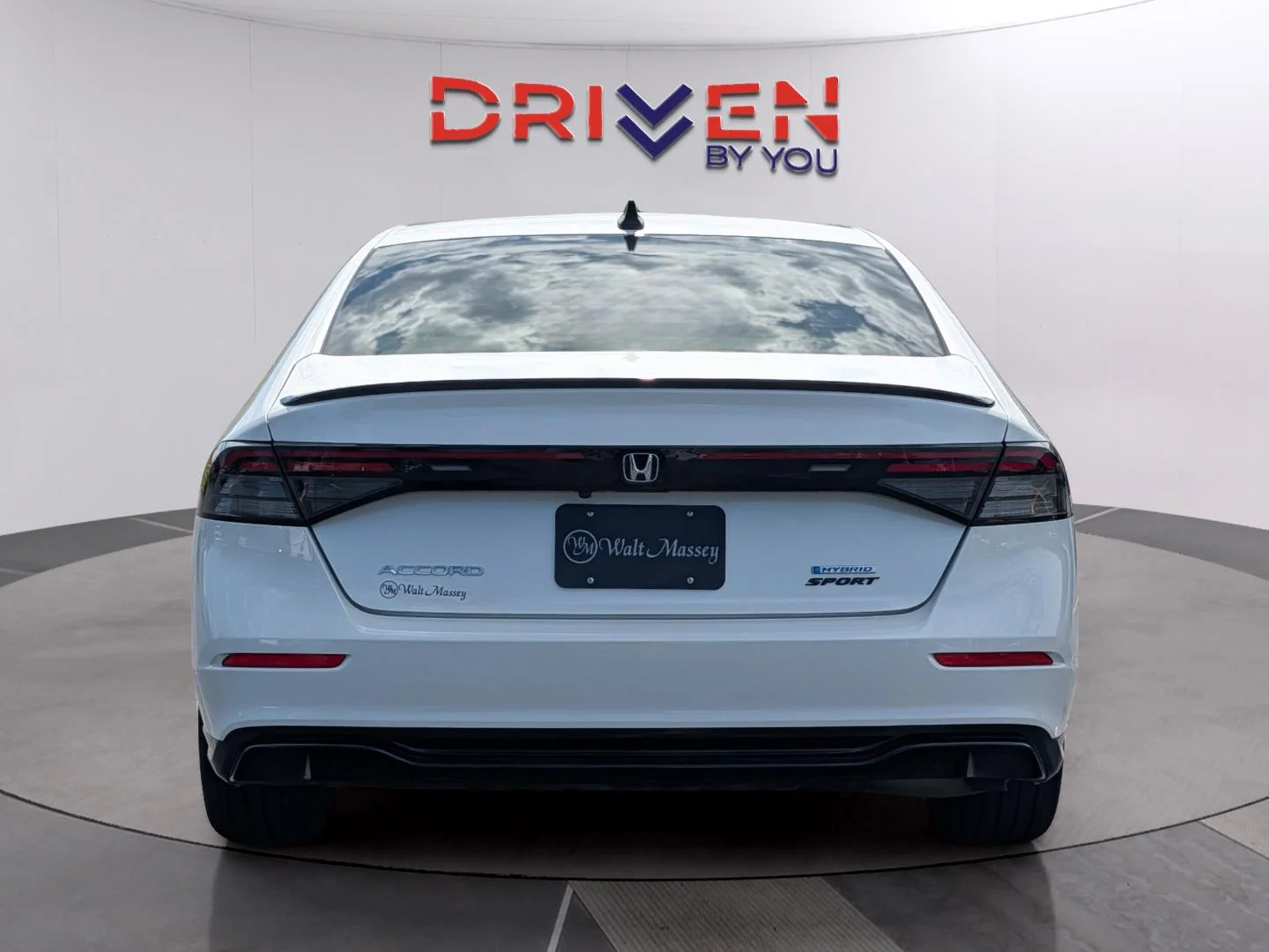 Used 2024 Platinum White Pearl Honda Sport-L image 4