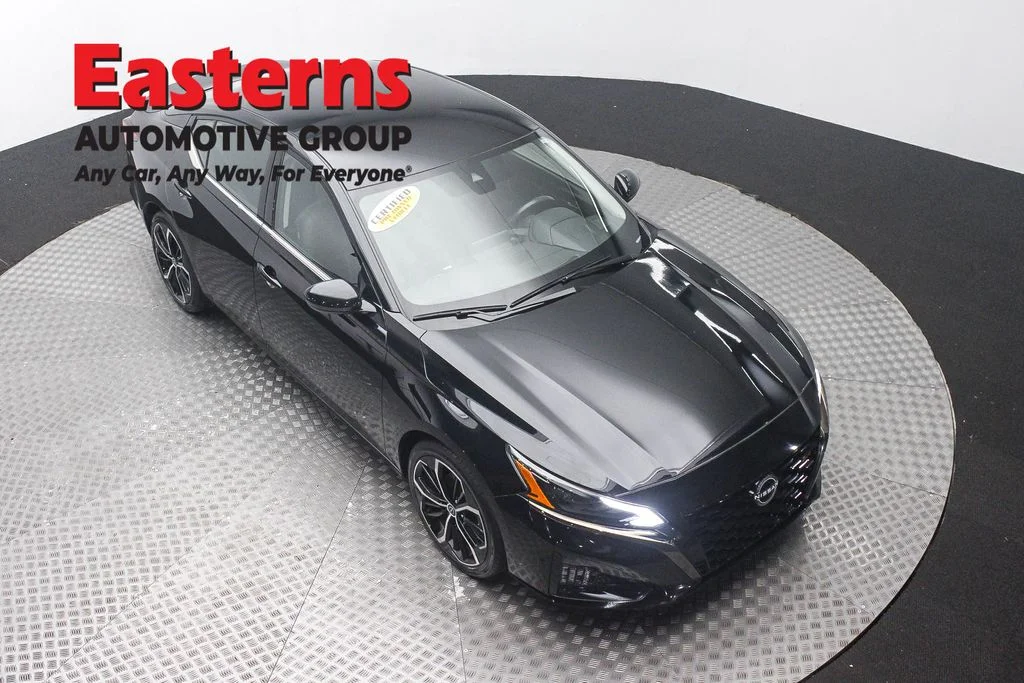 Used 2024 Black Nissan 2.5 SR image 3
