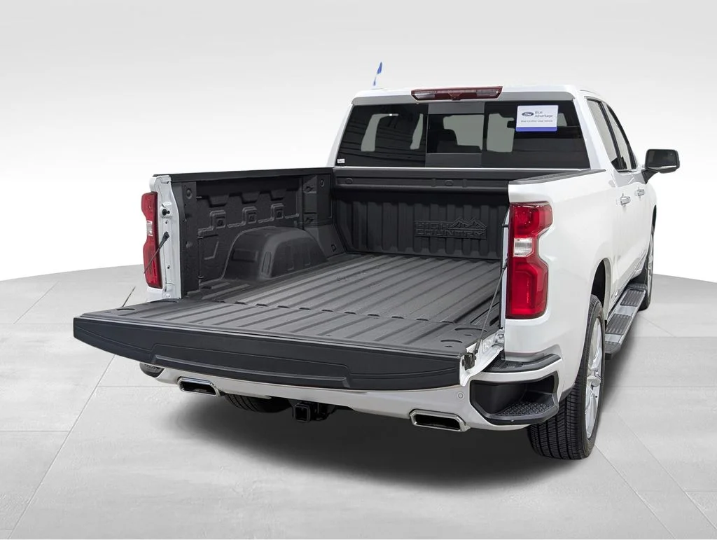 Certified Used 2022 Iridescent Pearl Tricoat Chevrolet High Country image 26