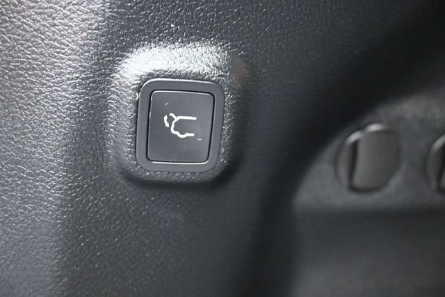 Used 2020 White Jeep Latitude Plus image 12