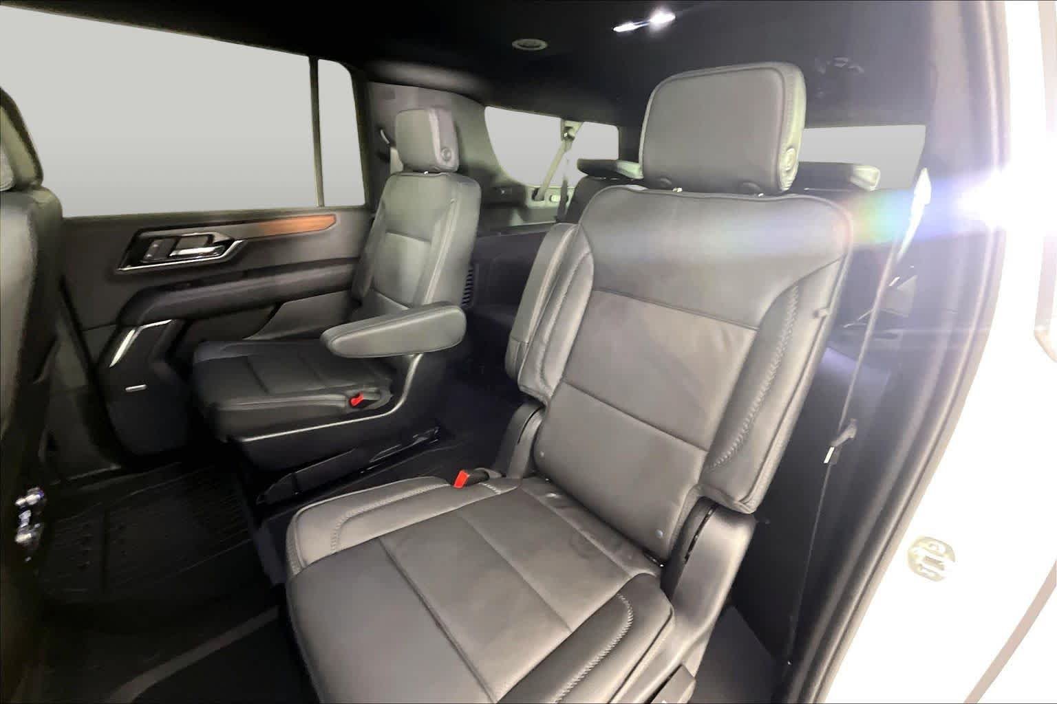 Used 2025 White Frost Tricoat GMC Denali image 19