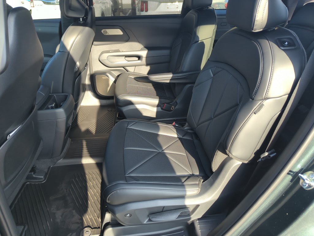 New 2027 Black Jade Green Kia SX image 29