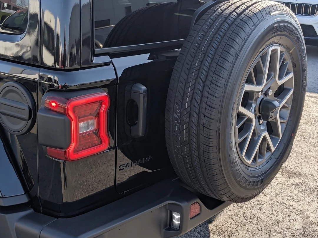 New 2026 Black Jeep Sahara - - 4x4 - McKinley Leather Seats - Body? Colour Hardtop - Side Steps & More! image 11