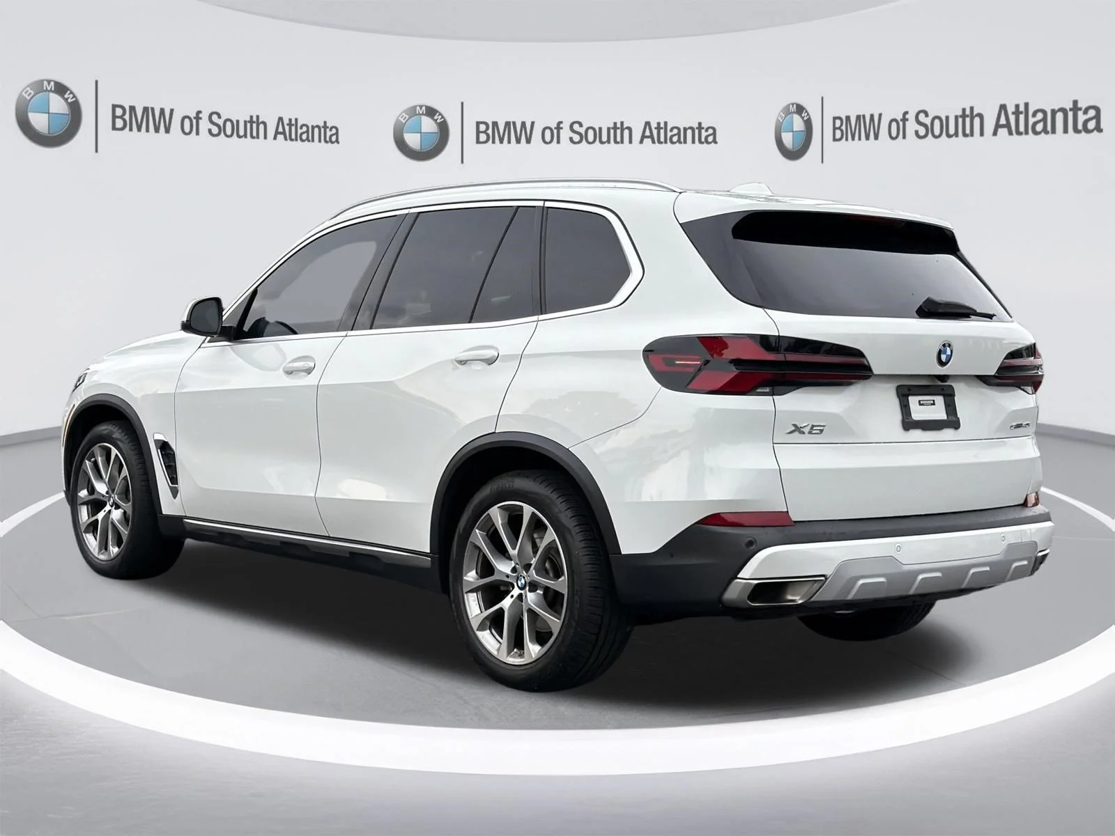 Used 2024 Alpine White BMW sDrive40i image 24