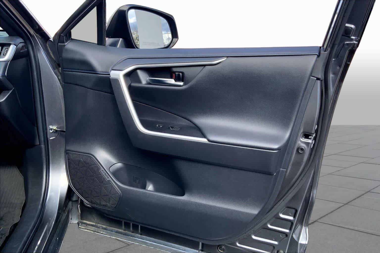 Used 2021 Magnetic Gray Metallic/Midnight Black Metallic Toyota Hybrid XSE image 23