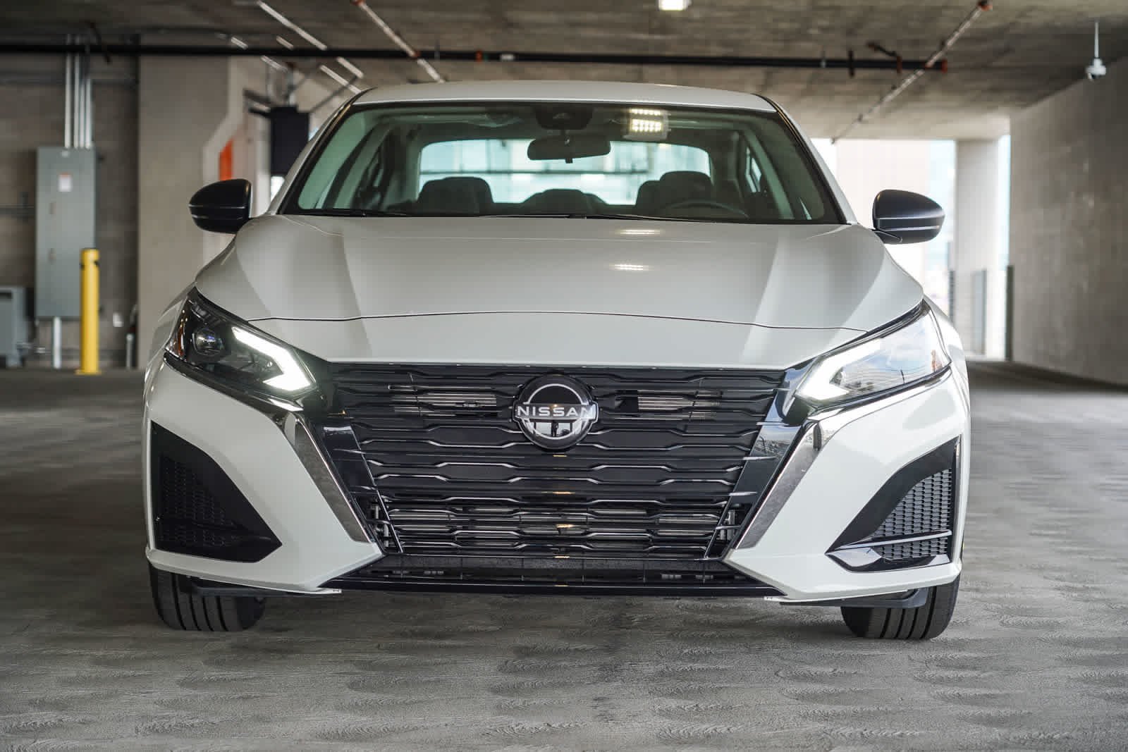 New 2025 Glacier White Nissan S image 3