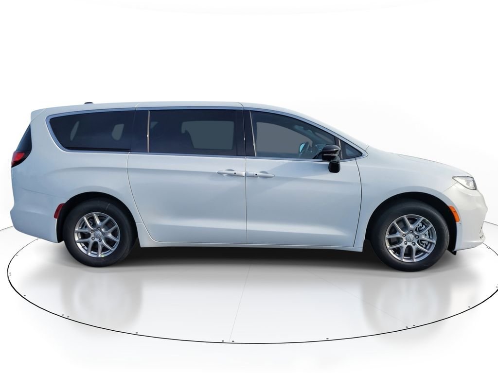 New 2026 Bright White Clear-Coat Exterior Paint Chrysler Select image 4