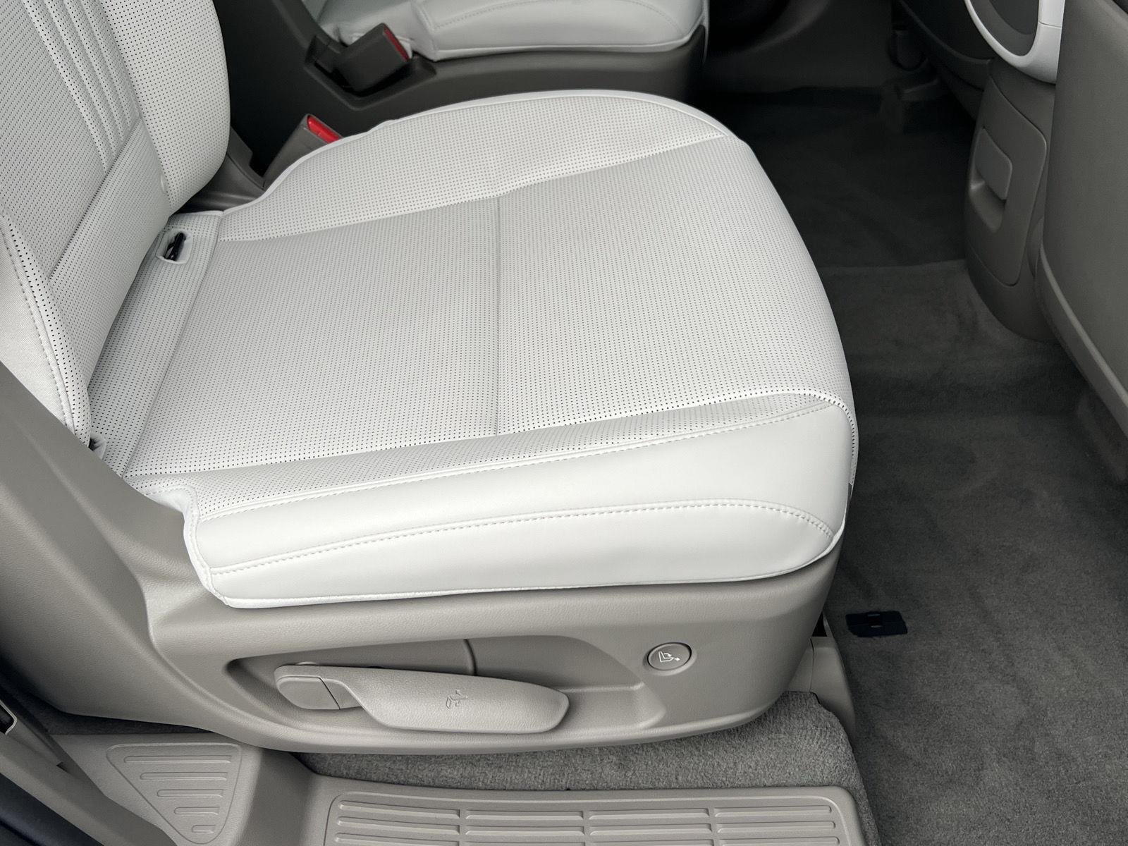 New 2027 Creamy White Pearl Hyundai SEL 7P image 21