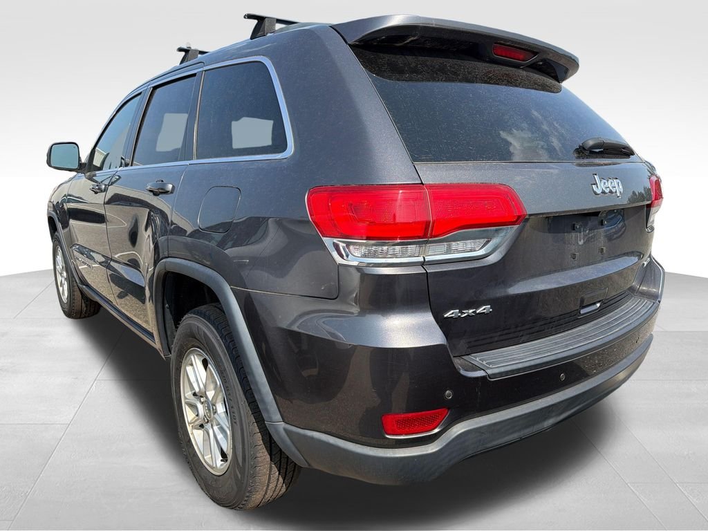 Used 2018 Gray Jeep Laredo E image 3