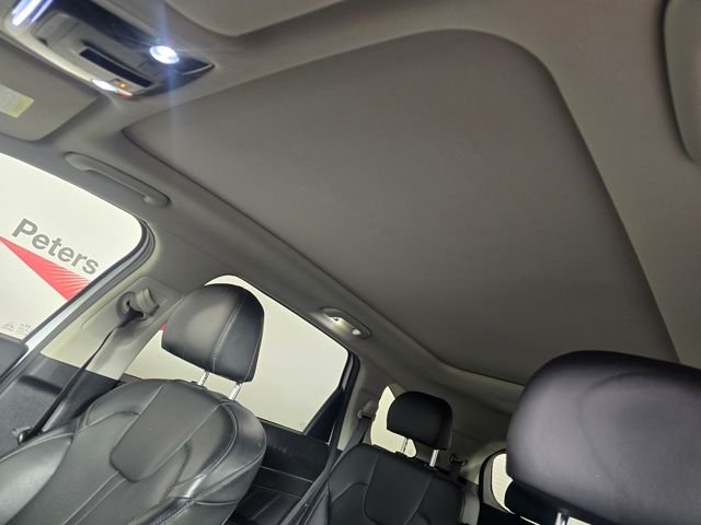 Used 2021 White Pearl Kia SX image 6
