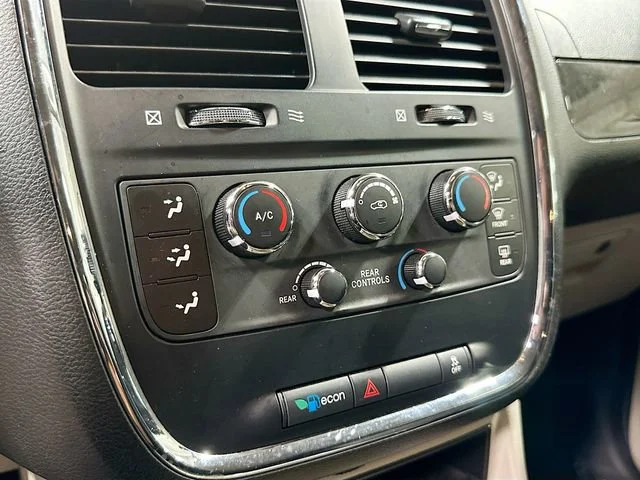Used 2013 Brilliant Black Crystal Pearlcoat Dodge SXT image 16