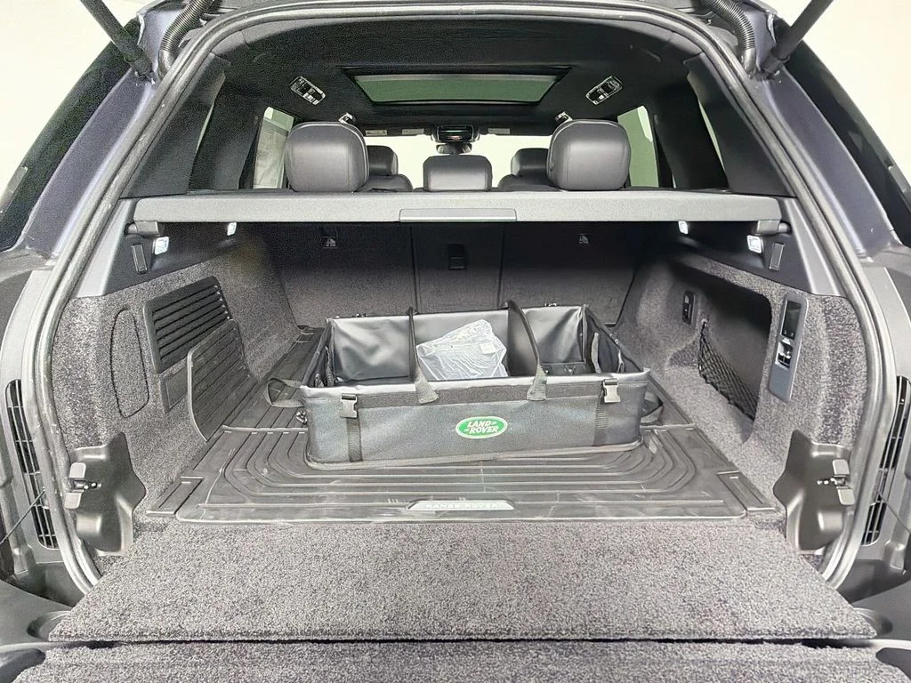 New 2026 Varesine Blue Land Rover SE image 28
