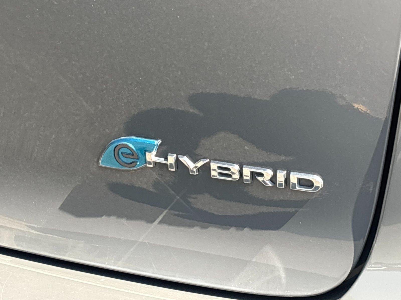 Used 2023 Ceramic Gray Clearcoat Chrysler Hybrid Touring L image 11
