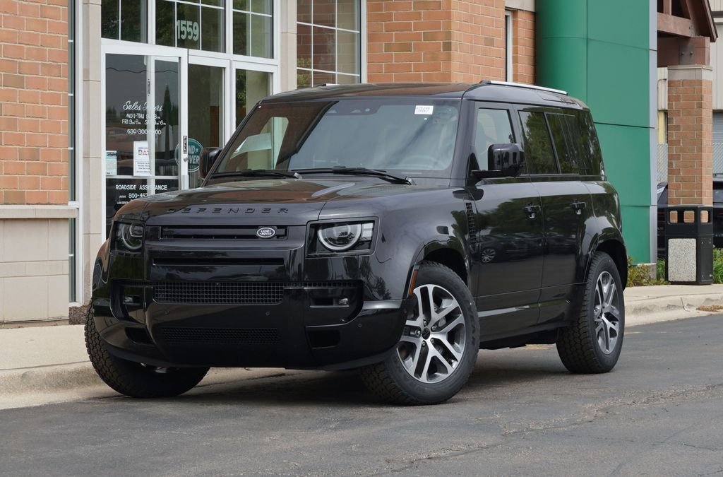 Used 2026 Black Land Rover X-Dynamic SE image 1