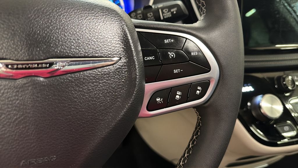 Used 2023 Silver Chrysler Touring L image 20