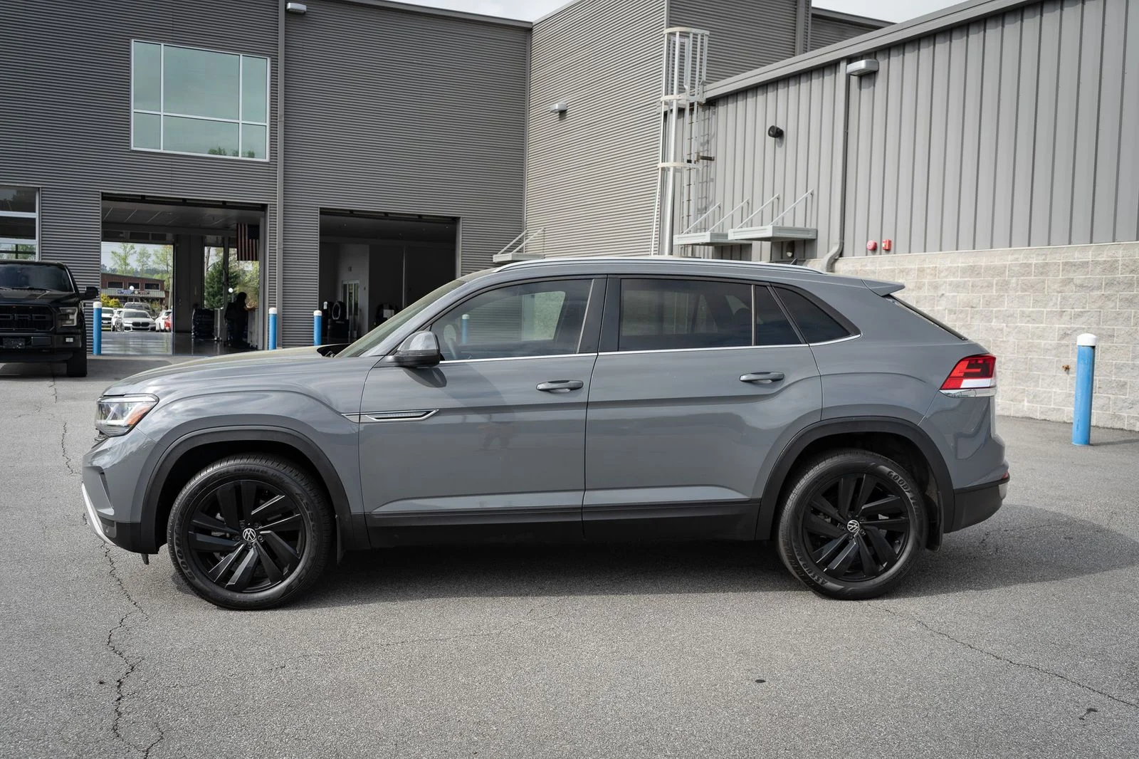Used 2022  Volkswagen 2.0T SE w/Technology image 5