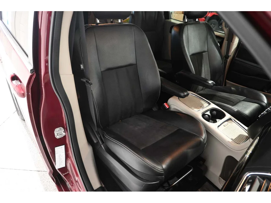 Used 2020 RED Dodge SXT Mobility Handicap Van image 16