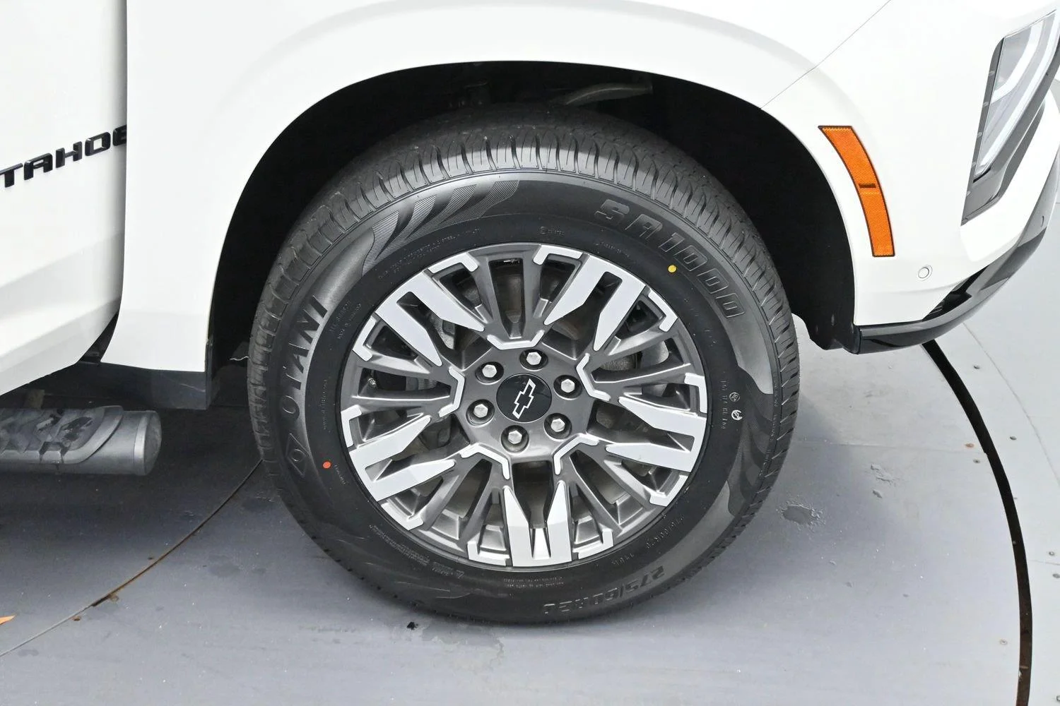 Used 2025 Iridescent Pearl Tricoat Chevrolet Z71 image 36
