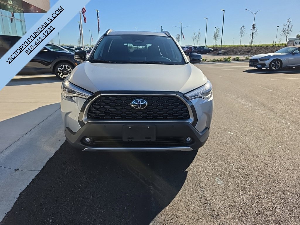 Used 2025 Silver Toyota XLE image 9