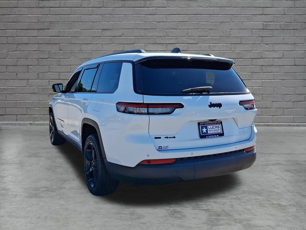 Used 2023 Bright White Clearcoat Jeep Altitude image 9