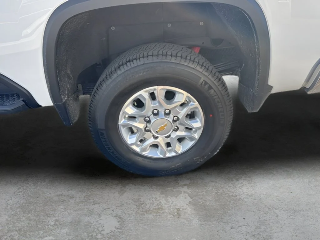 New 2026 Summit White Chevrolet LTZ image 32