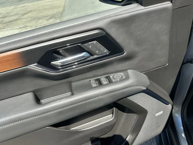Used 2025 Silver GMC Denali image 17