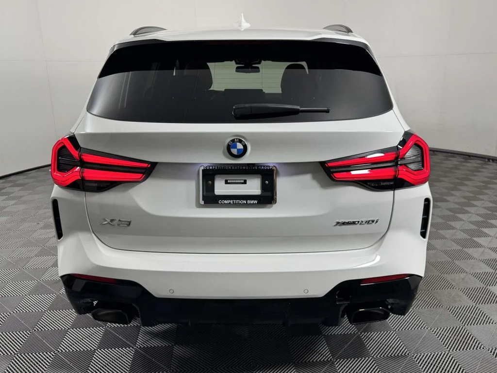 Used 2023 White BMW xDrive30i image 9