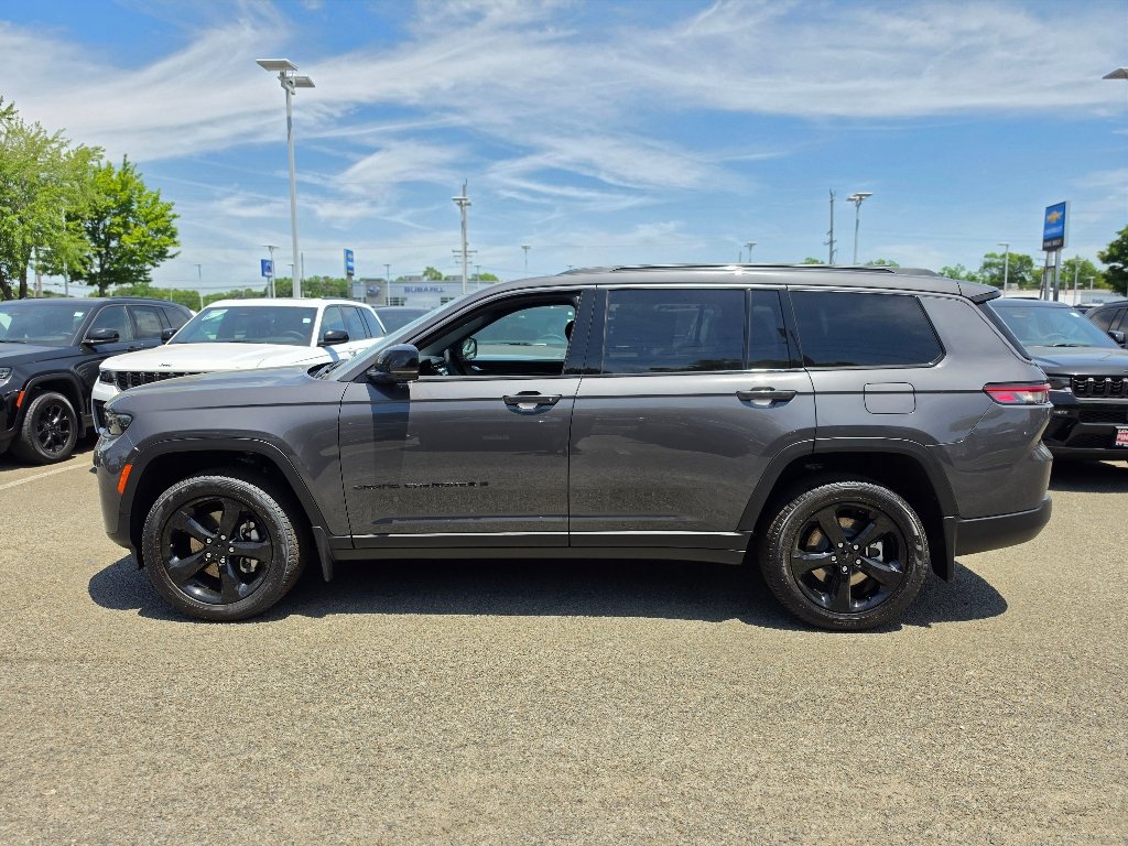 New 2026 Baltic Gray Metallic Clear-Coat Exterior Paint Jeep Limited image 9
