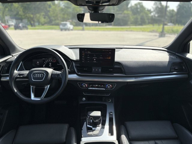 Used 2025 Blue Audi  image 4