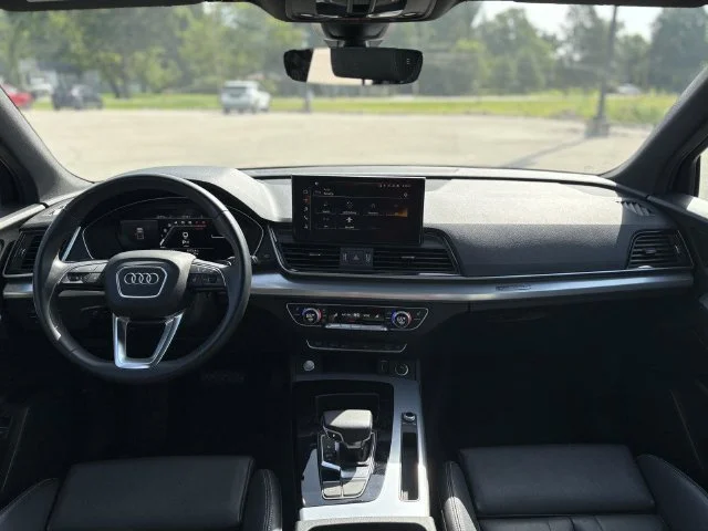 Used 2025 Blue Audi  image 4