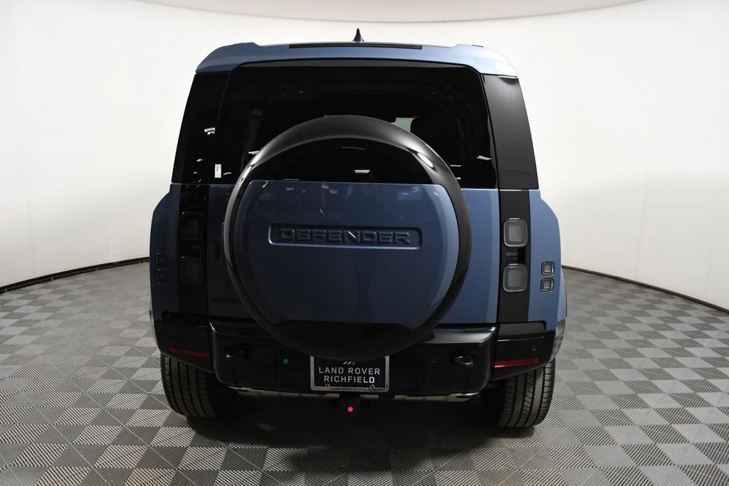 New 2026 Tasman Blue Land Rover X-Dynamic SE image 5