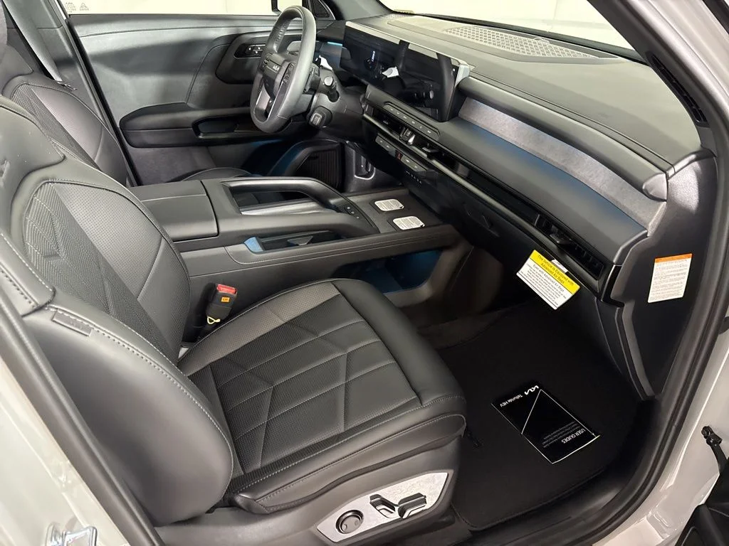 New 2027 Wolf Gray Kia X-LINE SX image 18