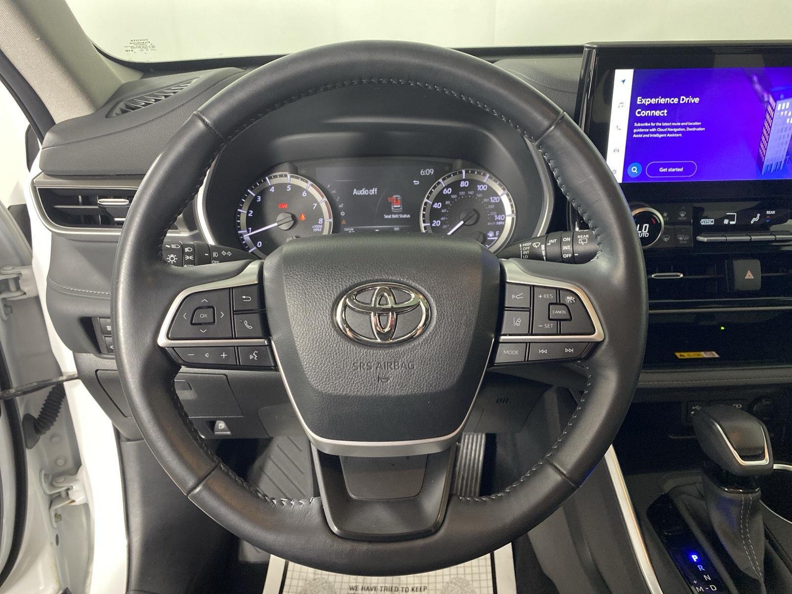 Used 2023 Wind Chill Pearl Toyota XLE image 23
