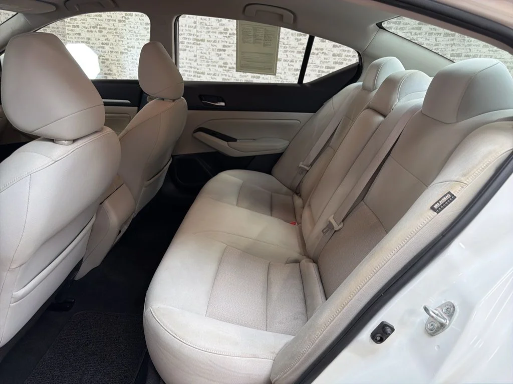 Used 2021 White Nissan 2.5 SV image 14